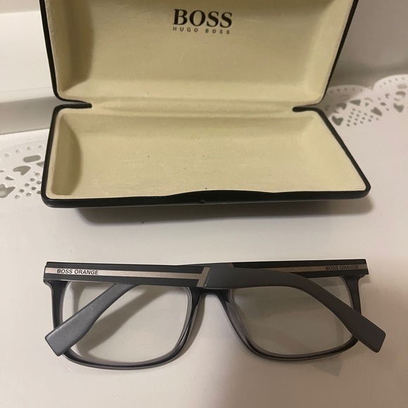 Boss orange eyeglass gray and silver flexible frames.no damage. Good conditions - Picture 3 of 13